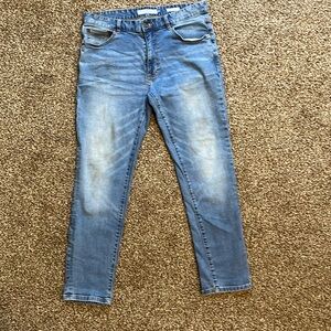 Peter Manning medium wash distressed slim fit jeans 32x28 (actual 33 x 27.5)